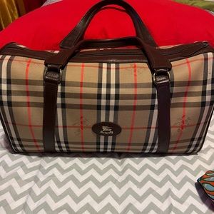 Burberry Haymarket Boston Duffle Bag
Brown Nova Check Print Canvas Leather🤎❤️